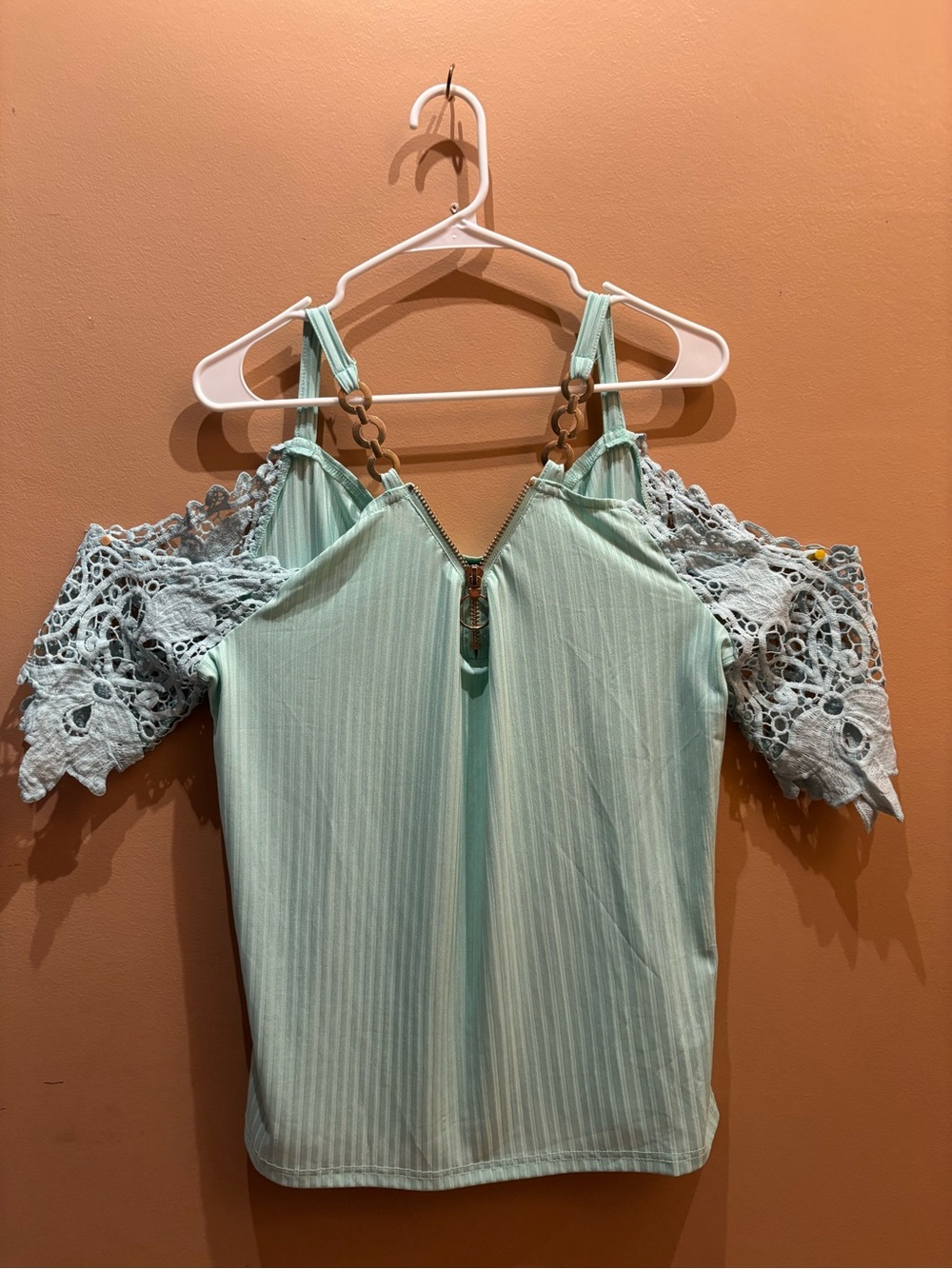 Chicme cold shoulder lace sleeves zippered V-neckline metal straps Size large
